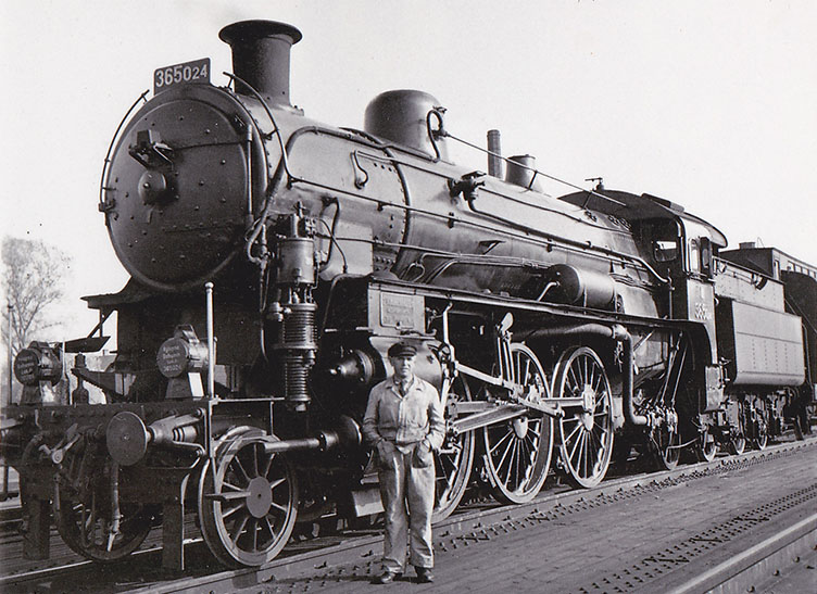 Lokomotiva 365.024 jako první představitel úspěšného tuzemského železničního strojírenství, foto: sbírka Roman Jeschke