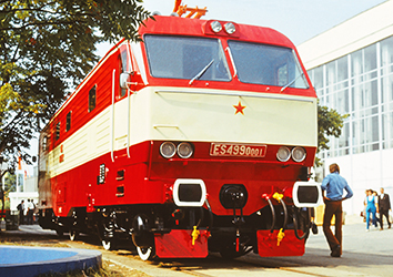 Na brněnském veletrhu se 16.9.1974 prototypová ES 499.0001 představila v čerstvém červeno-bílém nátěru, foto: sbírka Vratislav Šuka